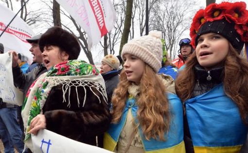 Киев. На Майдане седьмое вече и 10 тысяч человек