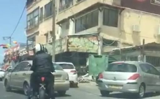 Видео: В Нацерете с мотоцикла обстреляли обменник