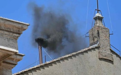 Кардиналы не смогли выбрать нового Папу в утренних голосованиях
