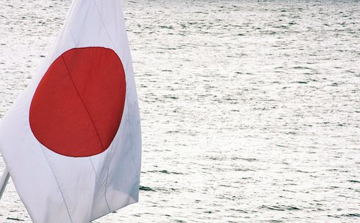 Япония пообещала сохранить санкции в отношении России