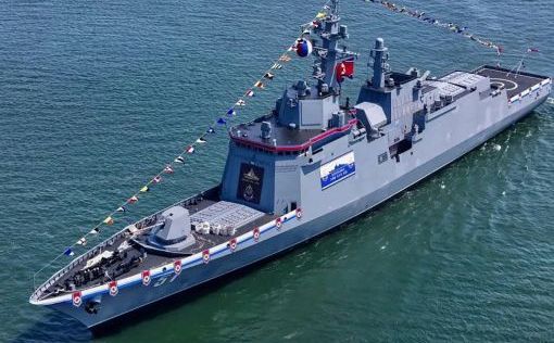 В КНДР спуск на воду нового эсминца закончился посадкой на мель