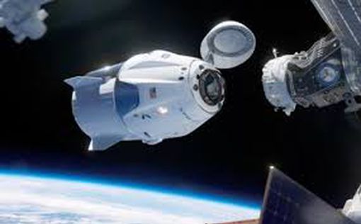 Корабль SpaceX благополучно состыковался с МКС