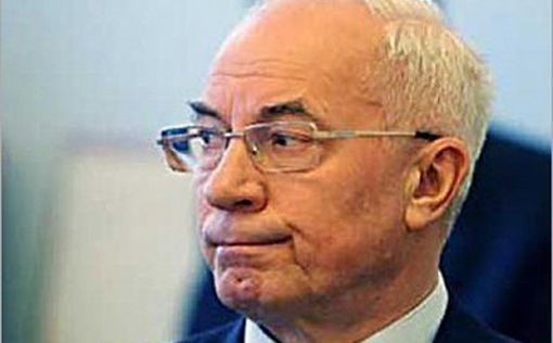 Азаров подал в отставку с поста премьера