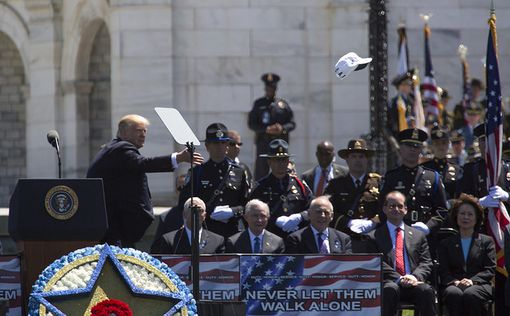 Ким Чен Ыну подарили книгу Дональда Трампа