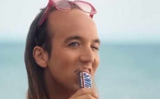 В Испании разгорелся скандал из-за рекламы Snickers