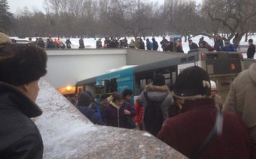 Видео: кадры наезда автобуса на пешеходов в Москве