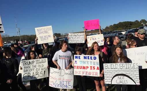 Феминистки мира объединились против Трампа