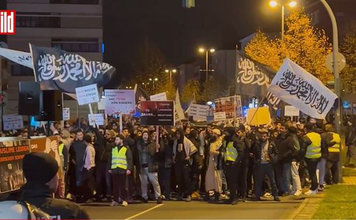 В Германии поддержали исламский халифат под флагами Талибана, ИГИЛ и Аль-Каиды | Фото: BILD