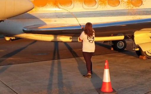 Экоактивисты пытались изуродовать самолет Тейлор Свифт