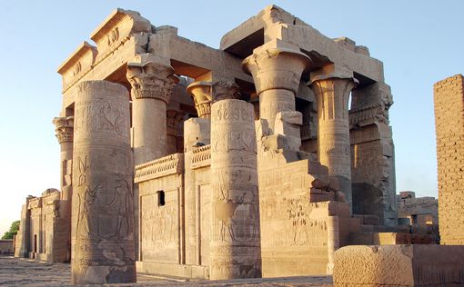 Археологи восстанавливают древнеегипетские рельефы с изображением небес