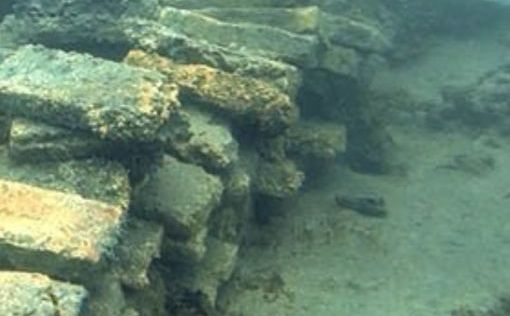Подводная дорога из желтого кирпича привела к затопленным кораблям