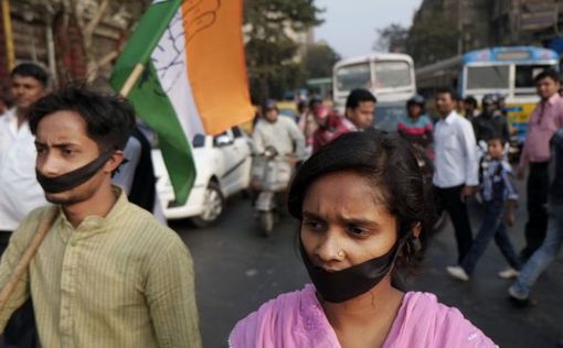 Индия: девушку изнасиловали и подожгли