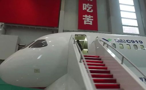Китайский пассажирский самолет C919 совершил первый полет