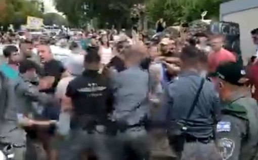 Митинг противников вакцин у дома Беннета: двое арестованы