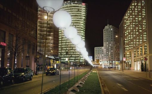 Призраки Берлинской стены: 8000 светящихся шаров