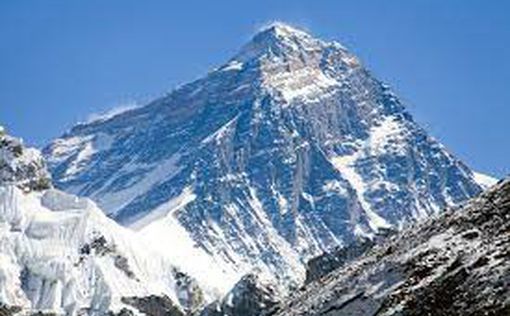 Число жертв сошедшего в Альпах ледника достигло девяти человек