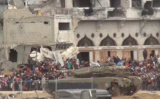 Израильские военные решают логистику гуманитарных грузов в Газу
