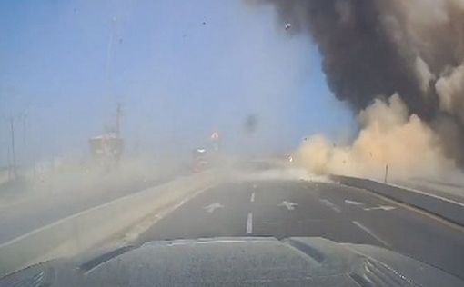 Видео: огненный шар на шоссе в Лахише после падения ракеты