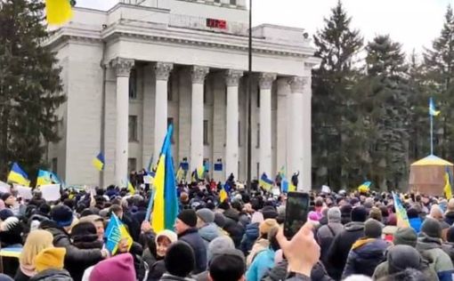 Российские солдаты открыли огонь по митингу в Новой Каховке