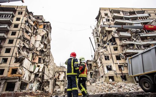 В завалах разбомбленного дома в Днепре нашли "чемодан" денег