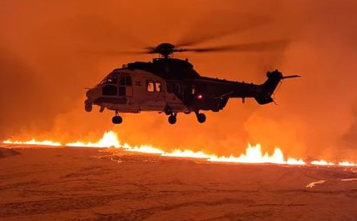 Исландия: вертолет береговой охраны пролетает над зоной извержения вулкана