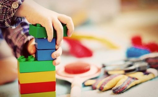 Обвинение: воспитательница издевалась над 2-летним ребенком