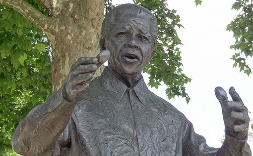 В Рамалле установят статую Манделы