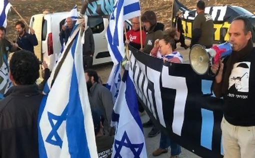 Резервисты блокировали автомобиль депутата Ротмана
