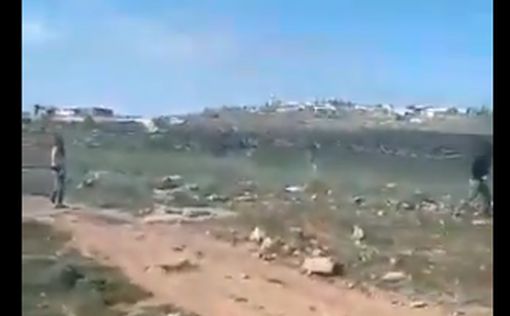 Видео: поселенцы атаковали семью палестинцев с детьми