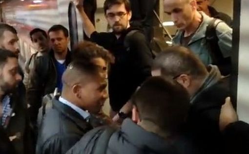 Пассажиры препятствуют отправке поезда в Хадере