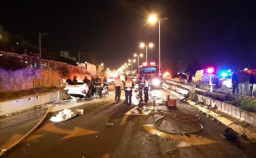 Страшная авария в Хайфе: двое погибли в горящей машине