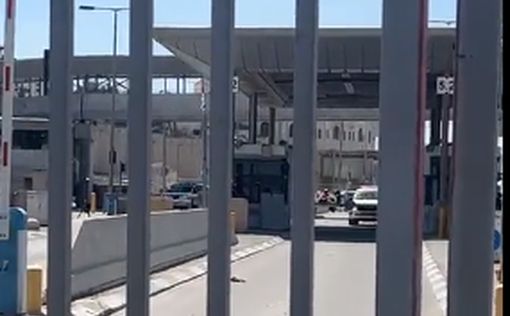 Автомобильный теракт на КПП "Каландия": пострадал охранник. Обновлено