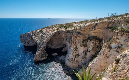 Мальта останавливает выдачу "золотых паспортов" инвесторам из РФ