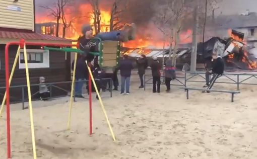 В центре Москвы полыхает паркинг торгового центра