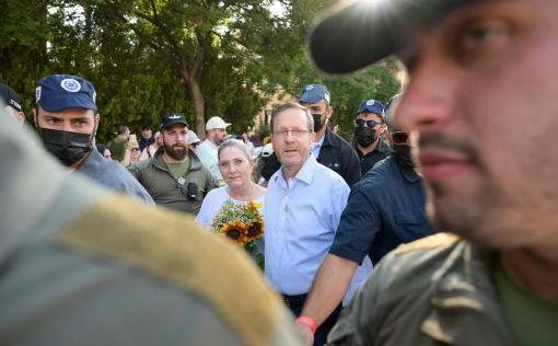 Ицхак Герцог впервые посетил парад гордости в Иерусалиме