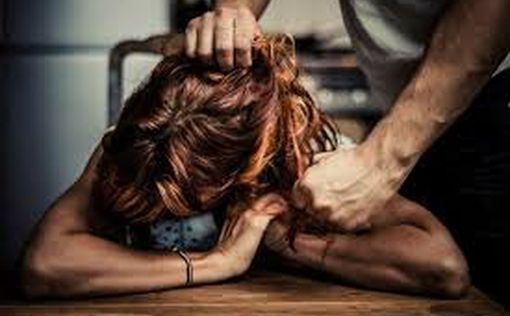 Годами насиловал двух своих младших сестер