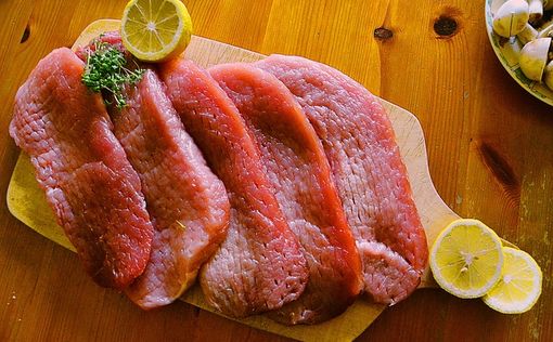 В Иерусалиме конфисковали сотни килограммов нелегального мяса