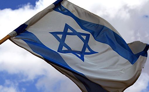 У посольства в Киеве поднят флаг Израиля: фото