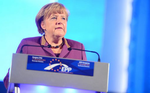 Меркель: "Мигранты должны уважать законы Германии"