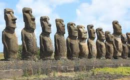 Чили: пожар на острове Пасхи нанес ущерб древним статуям